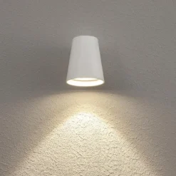 Väggarmatur
